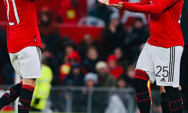 Antony (left) paves way for Jadon Sancho
