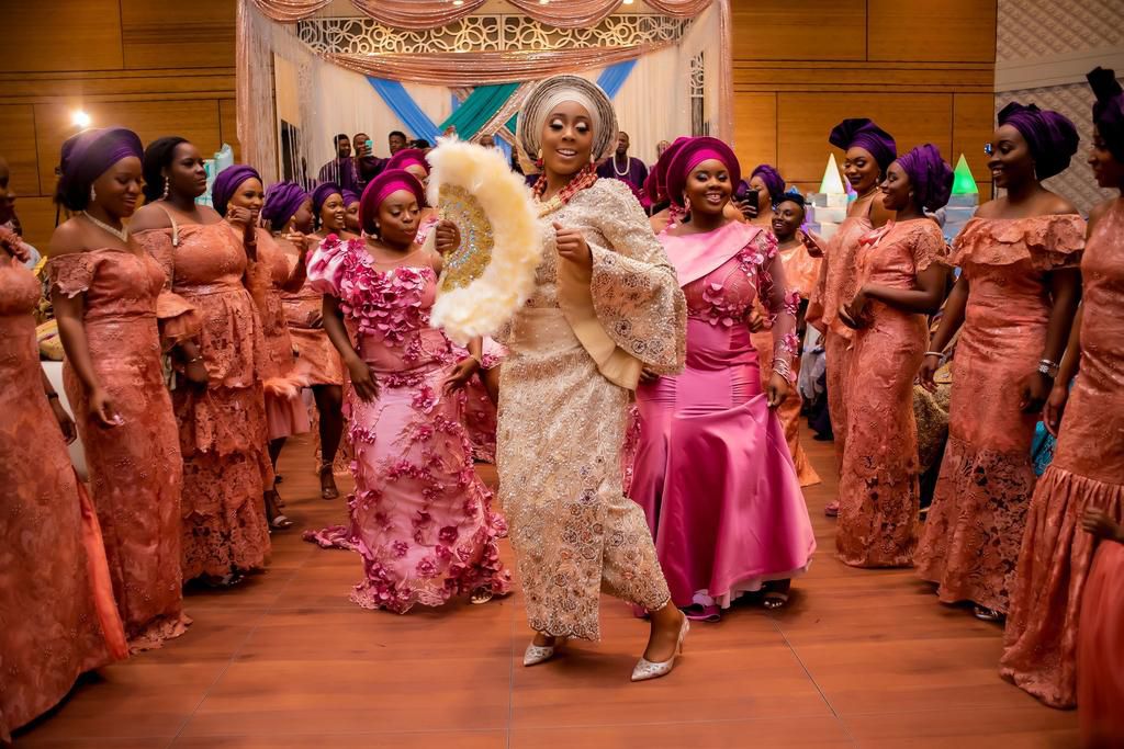 Nigerians love a good wedding party {newyorktimes}