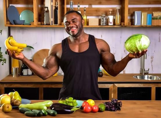 Extremely fit men eat healthy [Freepik]