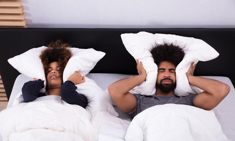 How to date your neighbour according to a house broker/Courtesy
