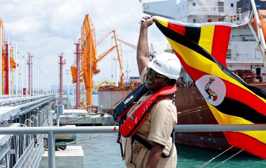 Minister Ruth Nankabirwa recieveing the petroleum consignment in Mombasa1