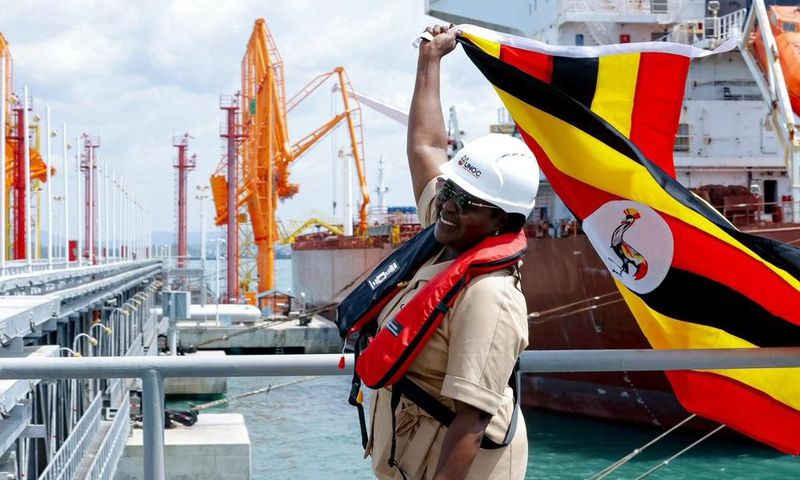 Minister Ruth Nankabirwa recieveing the petroleum consignment in Mombasa1