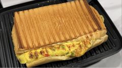 Agege bread Omelette [Kiki Foodies]