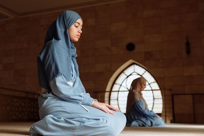 A Muslim woman during prayer time [Image Credit: Thirdman]