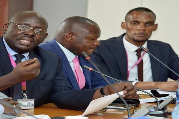 Representatives of traders before the committee