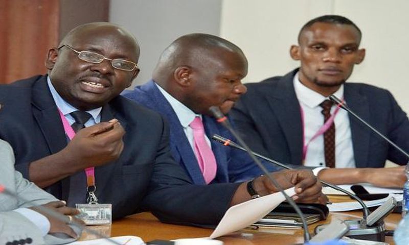 Representatives of traders before the committee