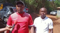 Gitothua ward MCA John Kamande 'Coaches' addressing the press at Ruiru police station flanked by his Kiamwangi counterpart Kung'u Wanjiku who survived a road accident on Saturday morning.