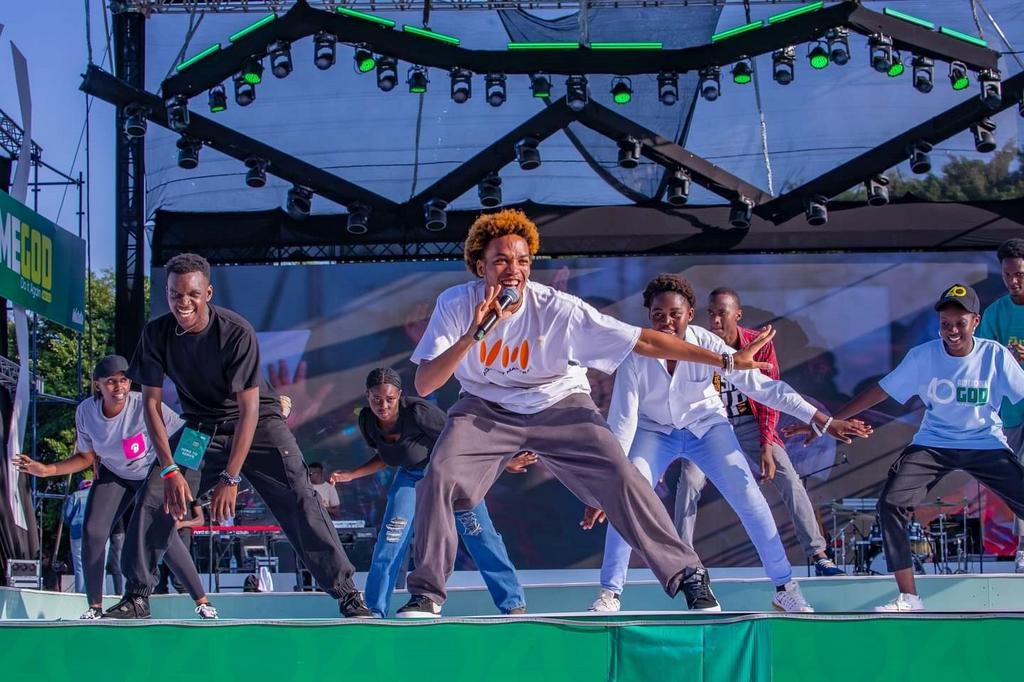 Dancers on stage at the concert