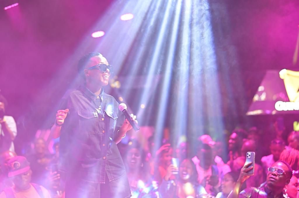 Azawi performing at The Guinness Bright House