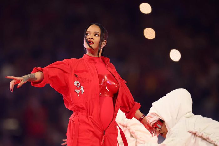 Breaking with tradition, the pop star did not bring out any surprise guest performers.