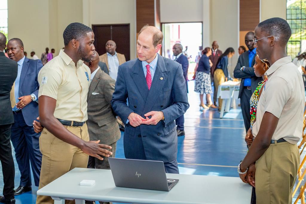 During his visit, the Duke engaged with students who are actively involved in the Award Programme, interacting with them, and learning about their experiences firsthand.