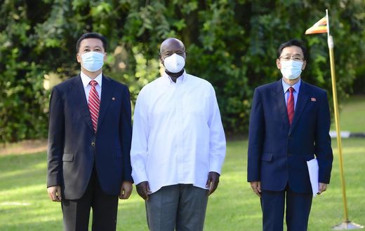 Museveni with North Korean diplomatic officials