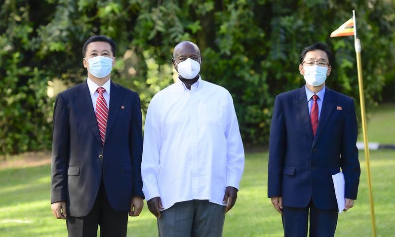 Museveni with North Korean diplomatic officials