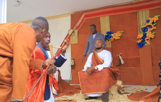 Tooro King and the previous Ekyooto