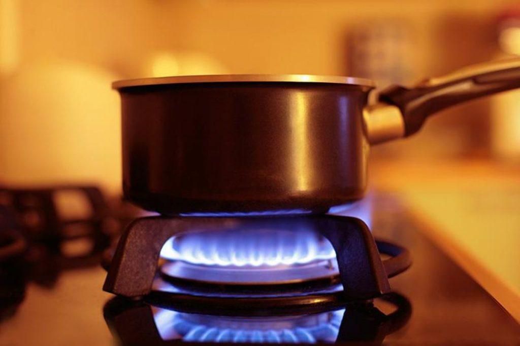 A cooker using LPG gas