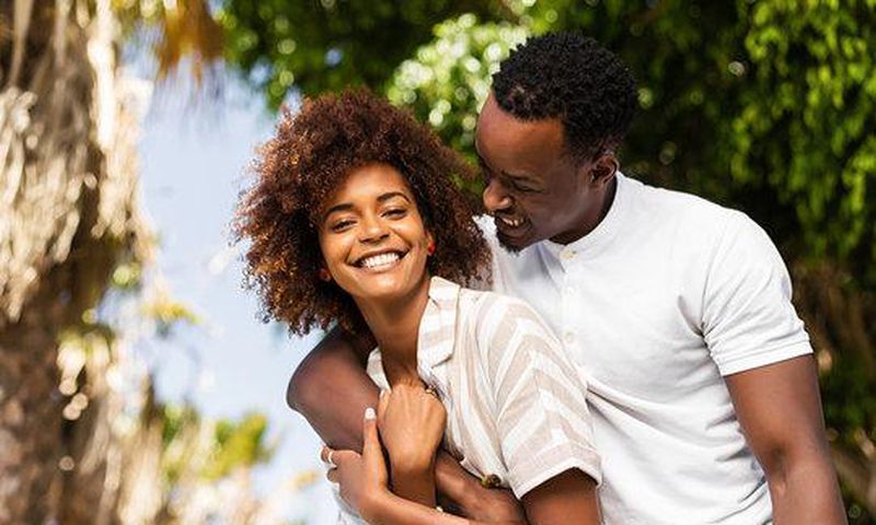 5 Simple ways couples can grow closer without trying