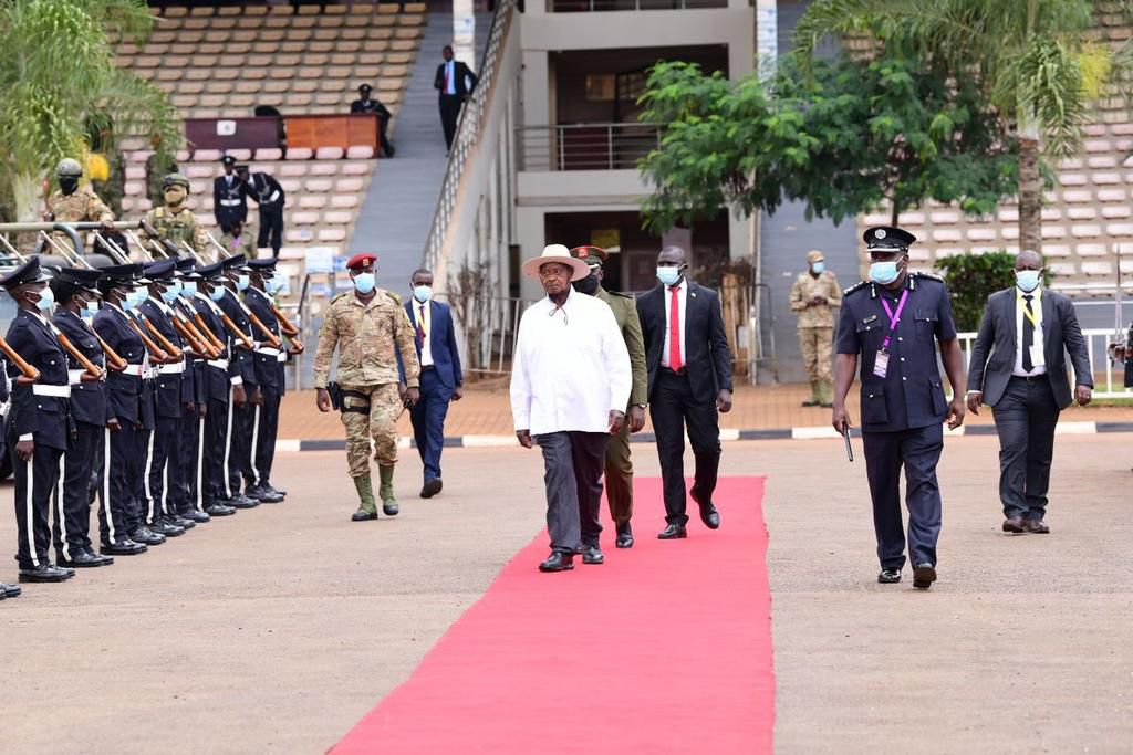 Museveni tours a guard of honor ahead of his speech