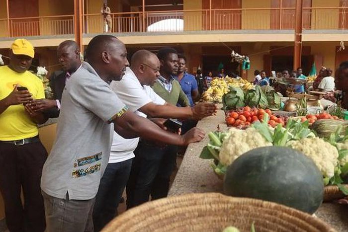 Vendors in newly-occupied Kabale market patching up losses with tarpaulins