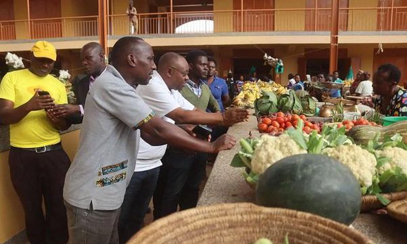 Vendors in newly-occupied Kabale market patching up losses with tarpaulins