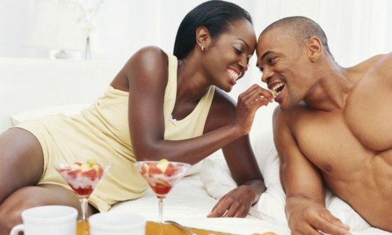 ___8694927___2018___8___6___13___black-couple-bed