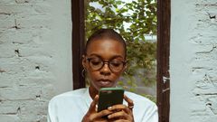 The 20-20-20 rule to reduce eye strain from screen time/Pexels
