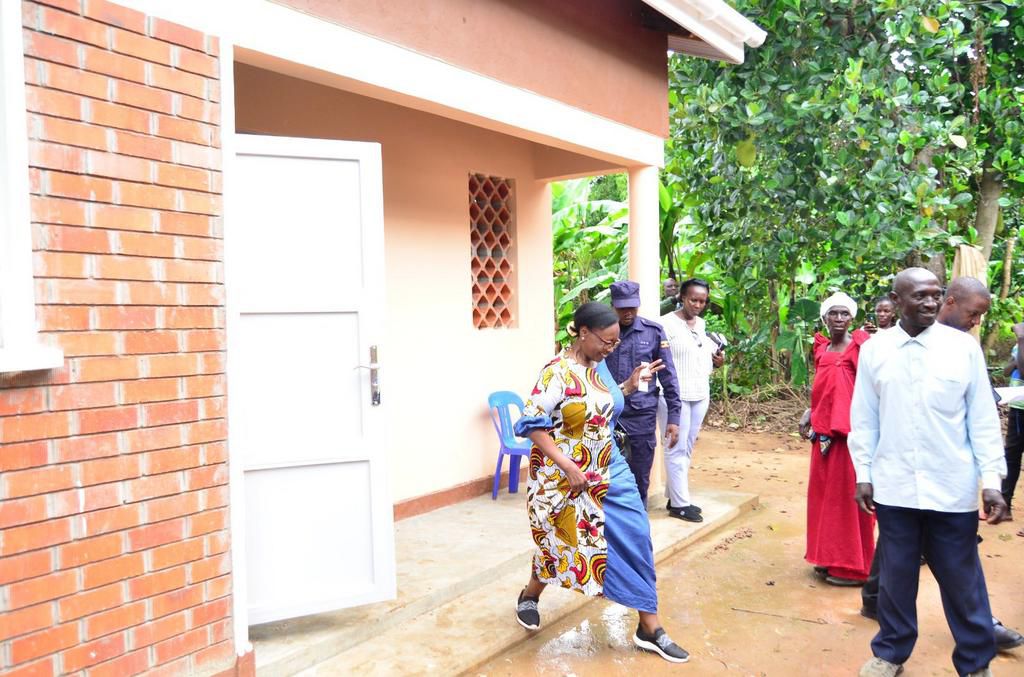 Minister Kaboyo touring the house of Peter Mpiima Wuku Kazimoto in Budaka district.