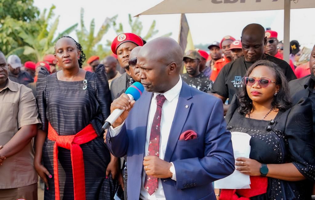 NRM's Ssekikubo addressing the mourners