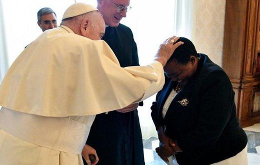 Pope Francis lays hands on Prime Minister Robinah Nabbanja