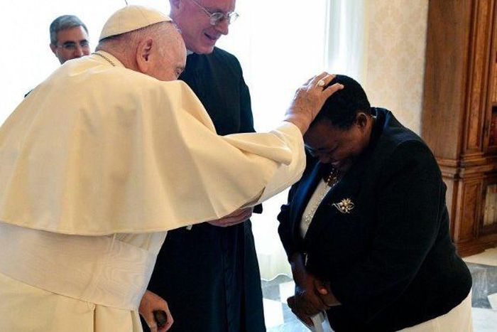 Pope Francis lays hands on Prime Minister Robinah Nabbanja
