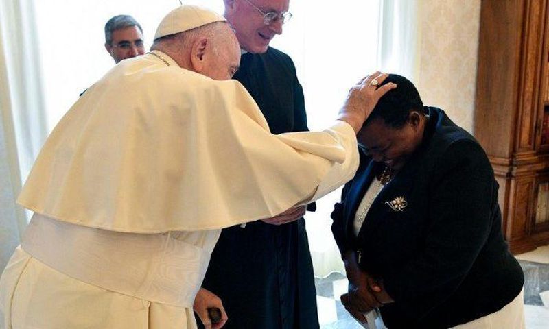 Pope Francis lays hands on Prime Minister Robinah Nabbanja