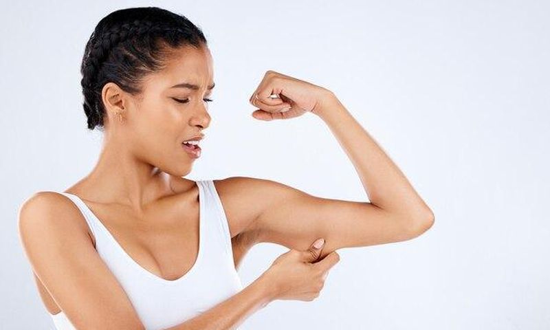 Get rid of stubborn arm fat [Freepik]