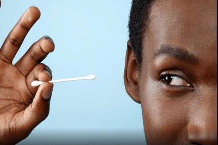 ___7916080___2018___1___31___9___ears-cleaning-by-man