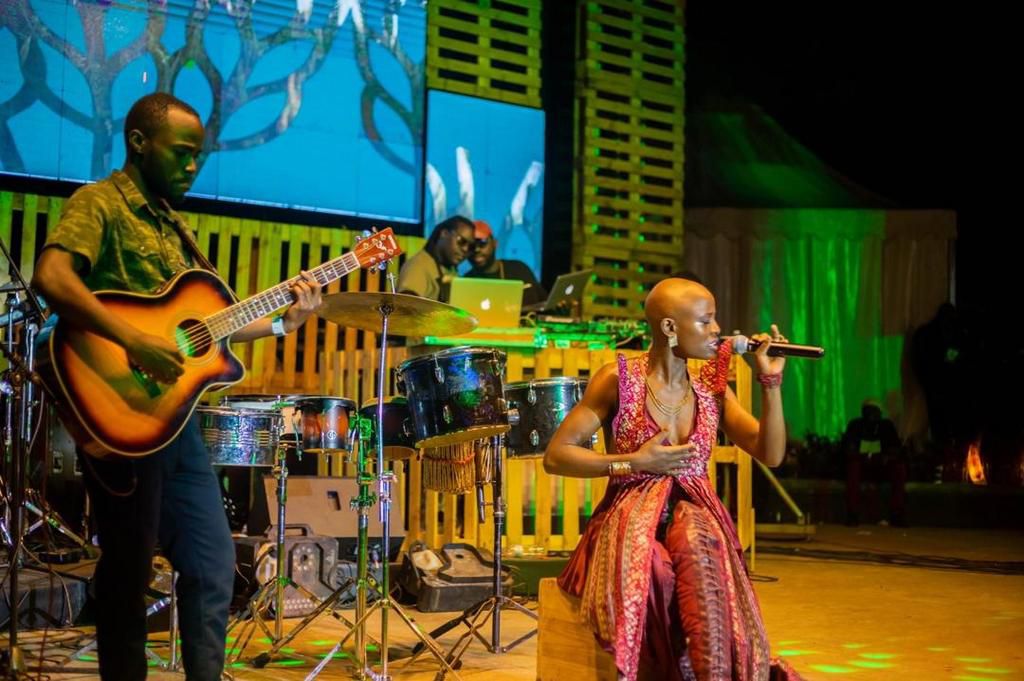 The show featured Qoh and the Black Wave Sounds