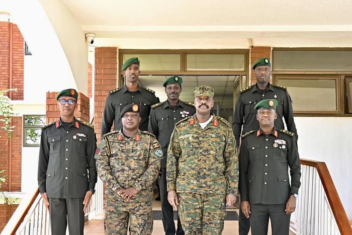 The Chief of Defence Forces, General Muhoozi Kainerugaba, on Wednesday afternoon, April 17 held a meeting with a delegation from the Rwanda Defence Force (RDF) at Mbuya UPDF Barracks.
