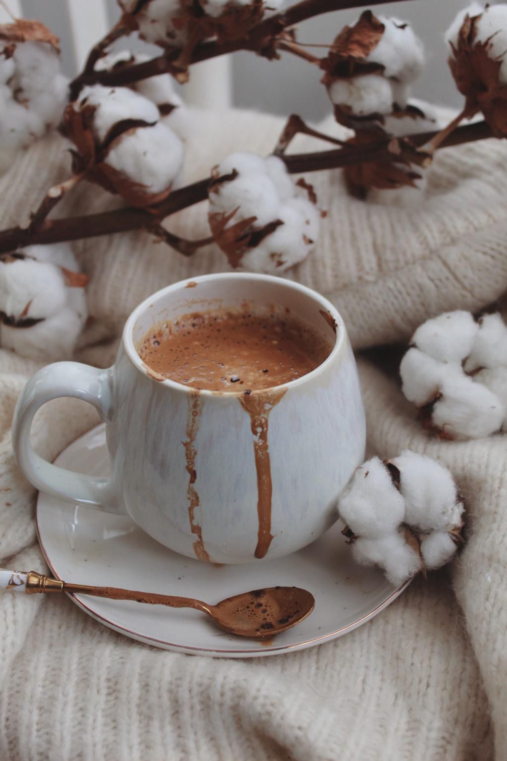 Why your mugs, cups turn brown and how to remove the stains