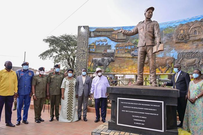 The Minister of Defence and Veteran Affairs Vincent Bamulangaki Ssempijja hailed President Museveni for sparing time to grace the unveiling ceremony of the monument.