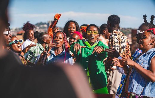 Azawi wraps year up with "Outside" visuals