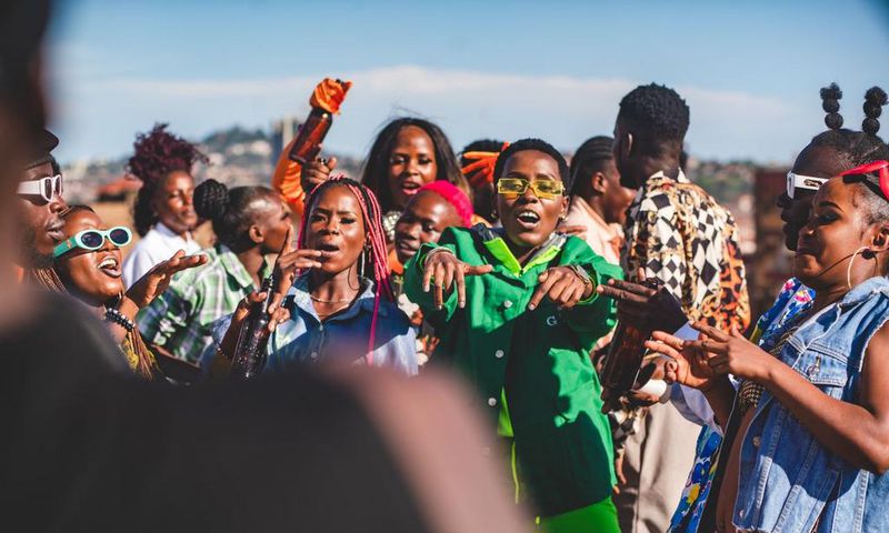Azawi wraps year up with "Outside" visuals