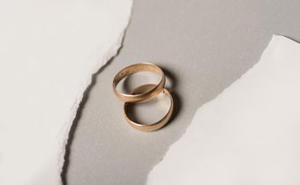 Munger moved with his family to California and worked in law. He divorced his first wife in 1953 and met Nancy Borthwick on a blind date, marrying her in 1956.