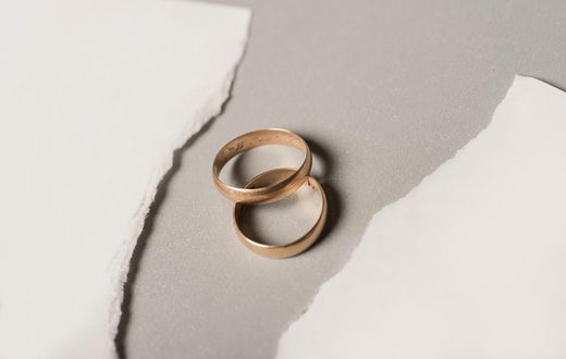 Munger moved with his family to California and worked in law. He divorced his first wife in 1953 and met Nancy Borthwick on a blind date, marrying her in 1956.