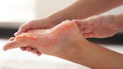 Foot scrub [Nailsmag]