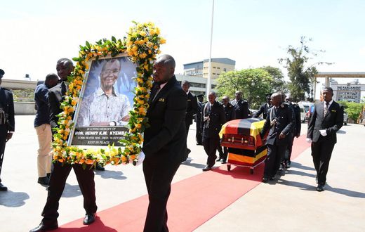 The casket containing his remains arrived at Parliament at 10:47 am
