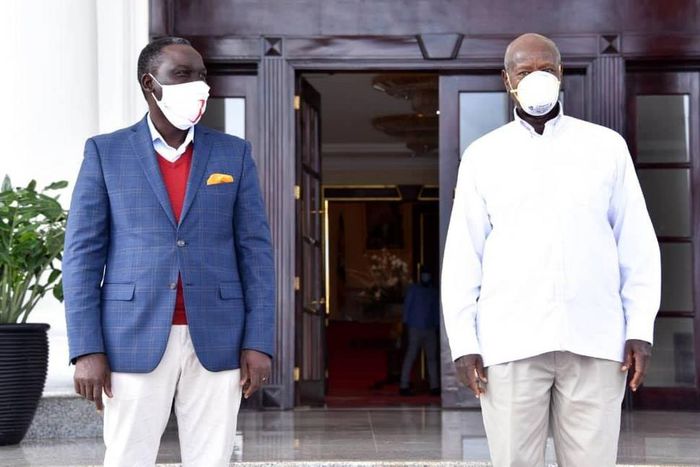 President Yoweri Museveni and Mr Kin Kariisa, the head of the National Broadcasters Association in Uganda