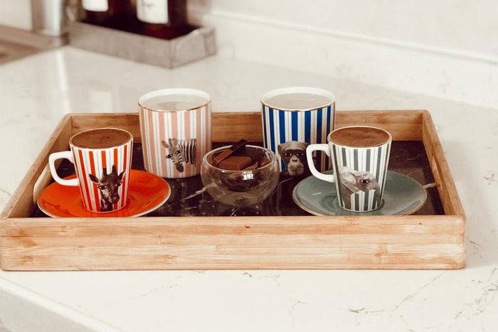 Why your mugs, cups turn brown and how to remove the stains/Pexels