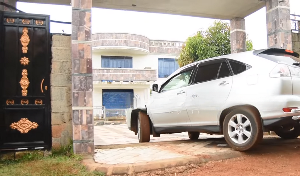 The couple arriving at their new residence