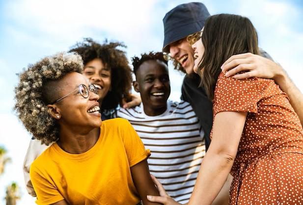 Socialising boosts confidence [Freepik]