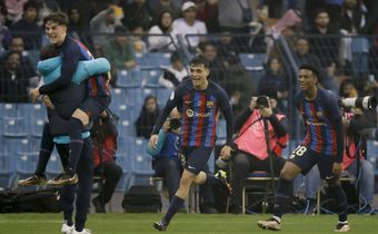 Pedri and Gavi were excellent as Barcelona hammered Real Madrid 3-1 to win the Supercopa de Espana (Agencia EFE)