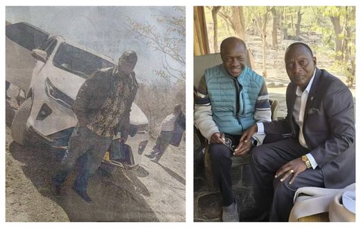 Omutaka Lwomwa Lwasi of Ndiga clan and his colleagues posing for photos en-route to see Kabaka Mutebi, before their arrest