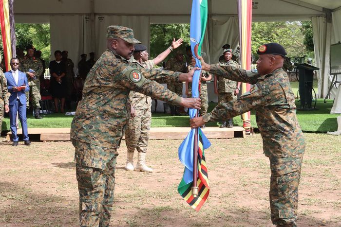 Gen Muhoozi Kainerugaba received instruments of office from the outgoing CDF Gen Mbasu Mbadi
