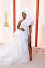 The white gown Tems chose for the 2023 Oscars featured a stunning headpiece.